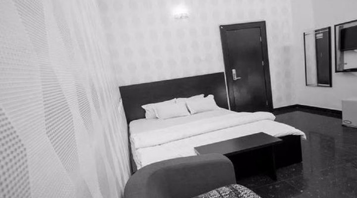 Grace Manor Hotel and Suites