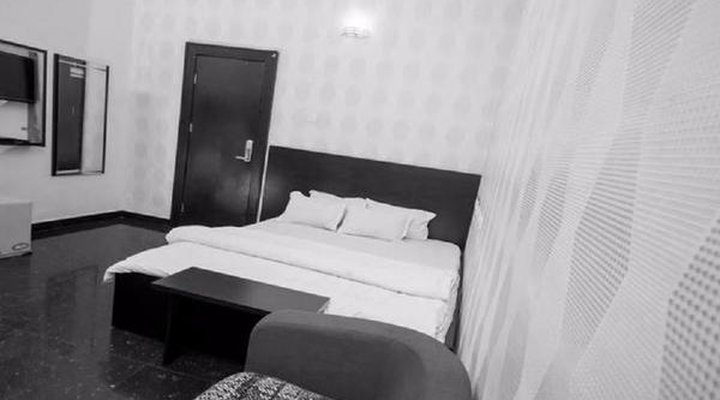 Grace Manor Hotel and Suites