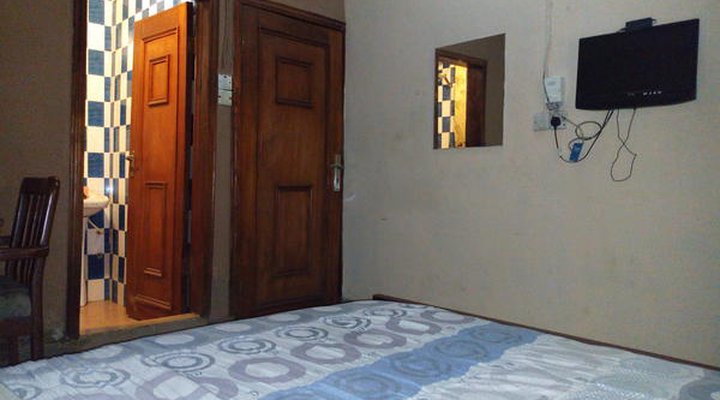 Holla-Jobi Guest House