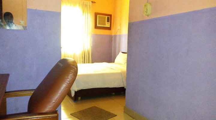 Holla-Jobi Guest House