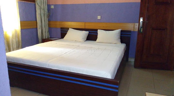 Holla-Jobi Guest House