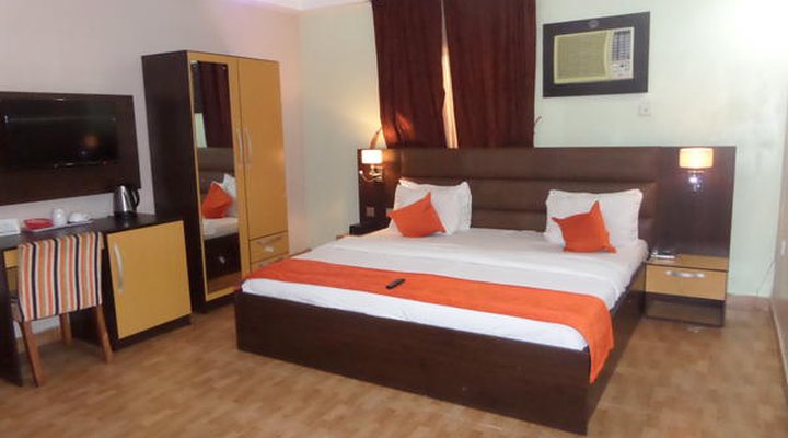 Downtown Royal Hotel GRA