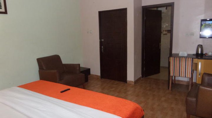 Downtown Royal Hotel GRA