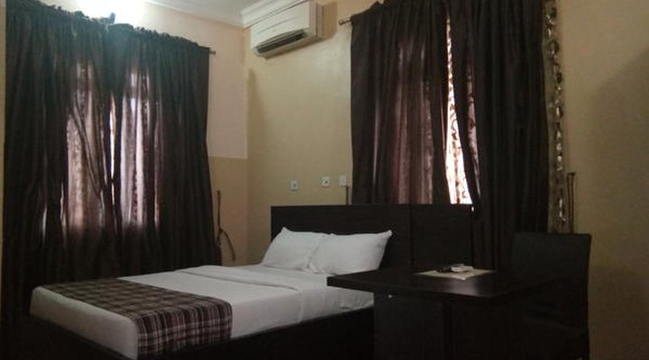 Kapital Klub And Apartment