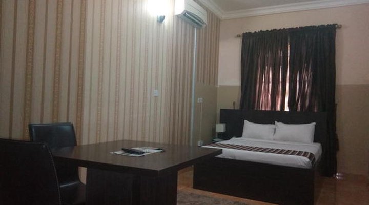 Kapital Klub And Apartment