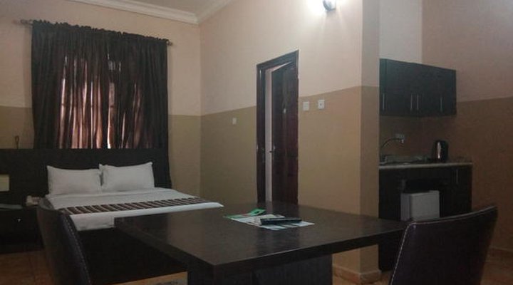 Kapital Klub And Apartment