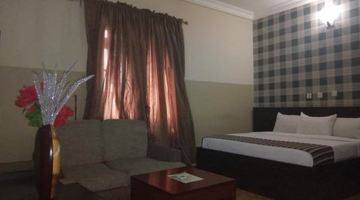 Kapital Klub And Apartment