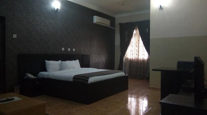 Kapital Klub And Apartment