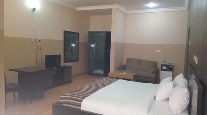 Kapital Klub And Apartment