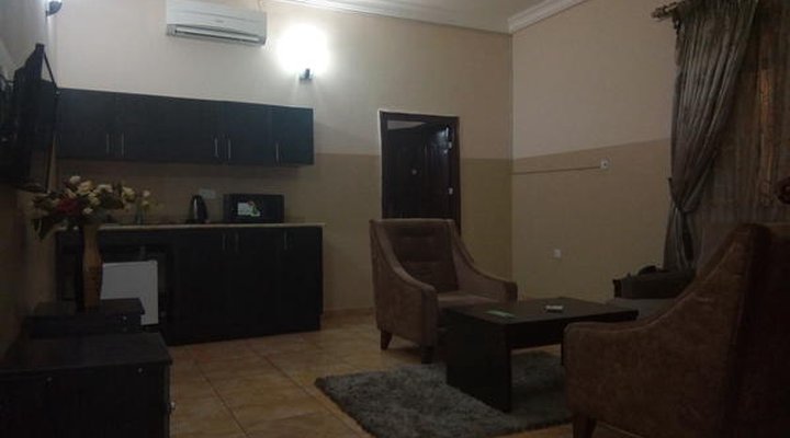 Kapital Klub And Apartment