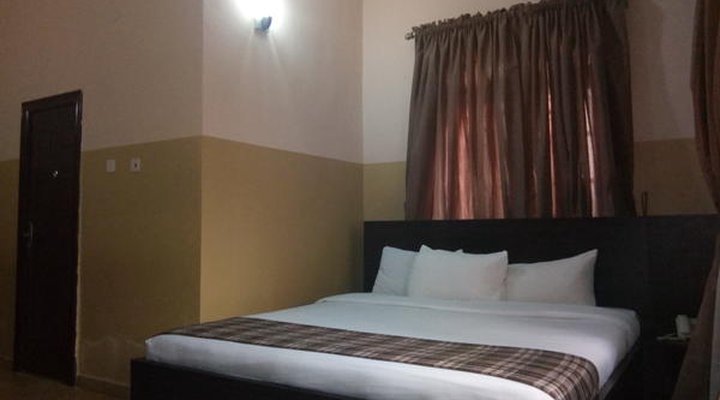 Kapital Klub And Apartment