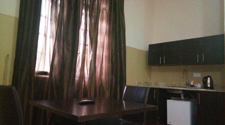 Kapital Klub And Apartment