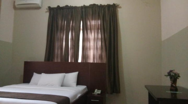 Kapital Klub And Apartment