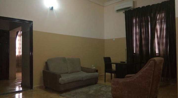 Kapital Klub And Apartment