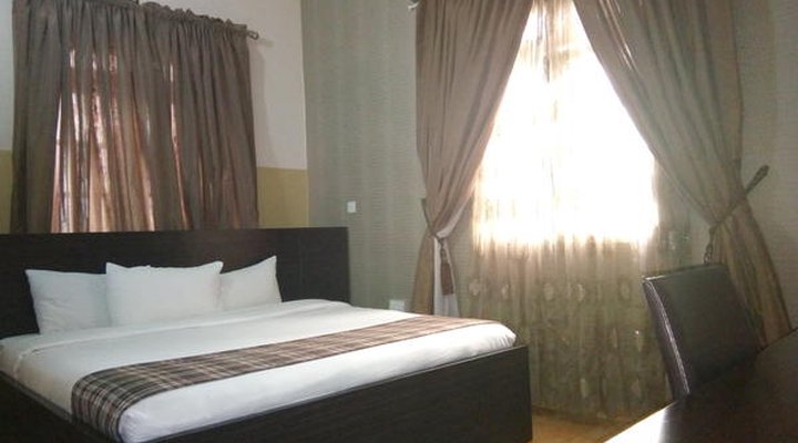 Kapital Klub And Apartment