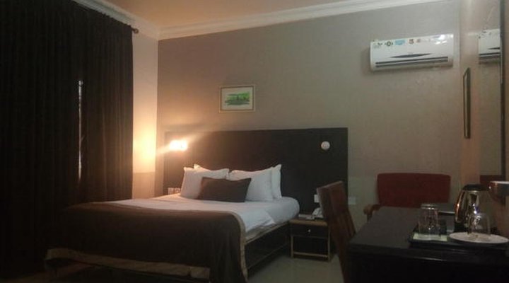 Neocourts Hotel