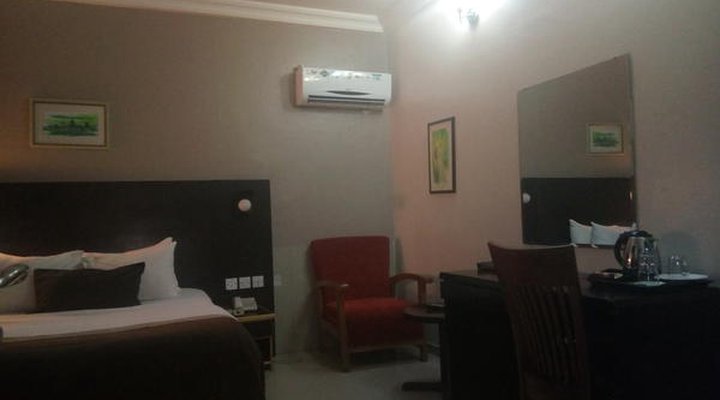 Neocourts Hotel