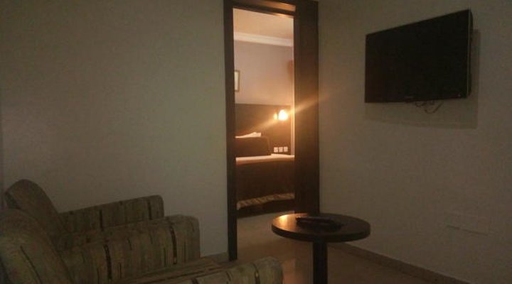 Neocourts Hotel