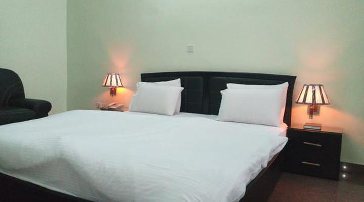 Dionzec Hotel & Suites