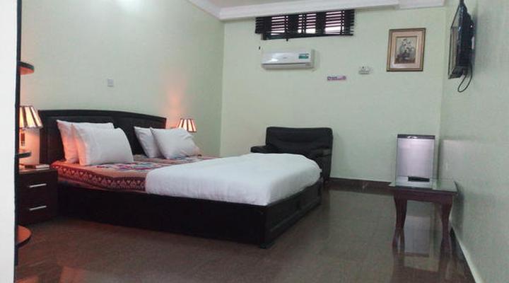 Dionzec Hotel & Suites