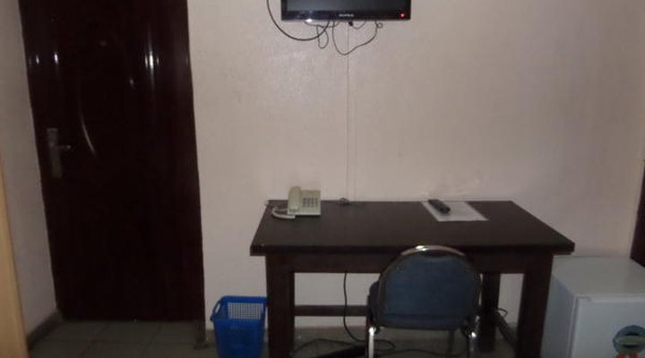 Maxton Suites Annex