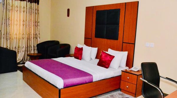 LIMOH Suites