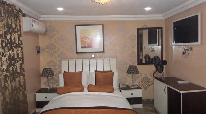 Islanders Hotel and Lounge