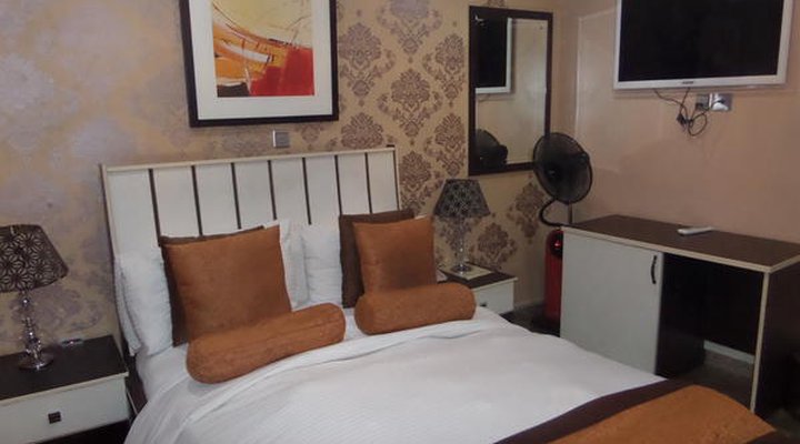 Islanders Hotel and Lounge