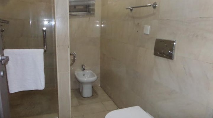 Islanders Hotel and Lounge