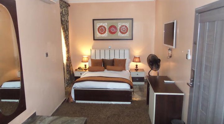 Islanders Hotel and Lounge