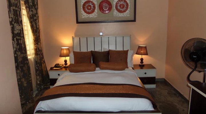 Islanders Hotel and Lounge