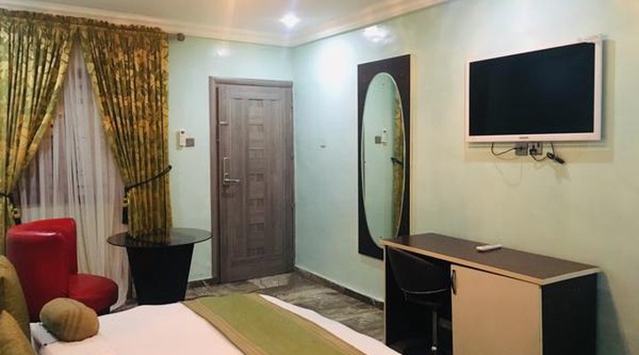 Islanders Hotel and Lounge