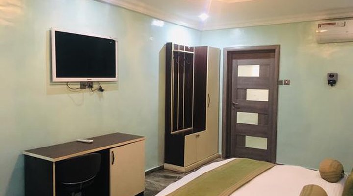 Islanders Hotel and Lounge