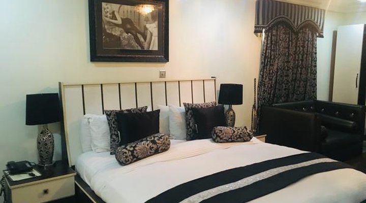 Islanders Hotel and Lounge