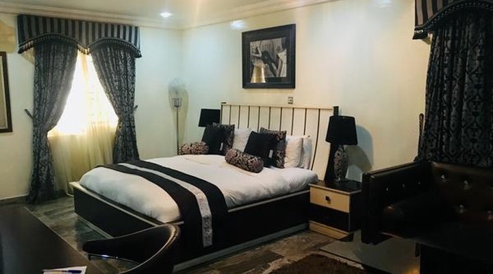 Islanders Hotel and Lounge