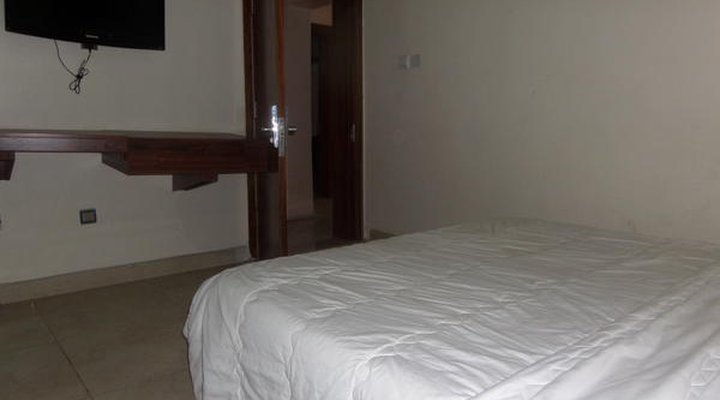 Serena Hotel & Suites