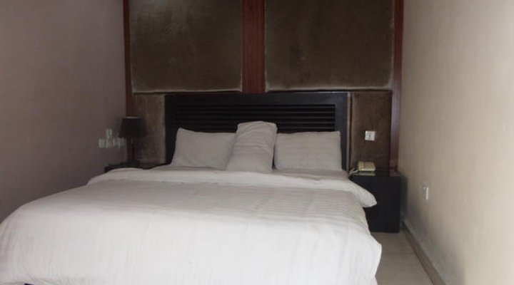 Serena Hotel & Suites