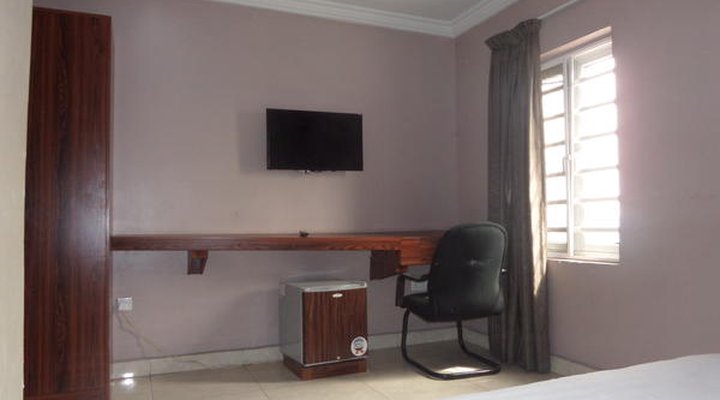 Serena Hotel & Suites