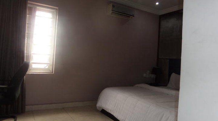 Serena Hotel & Suites