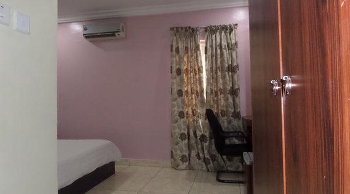 Serena Hotel & Suites