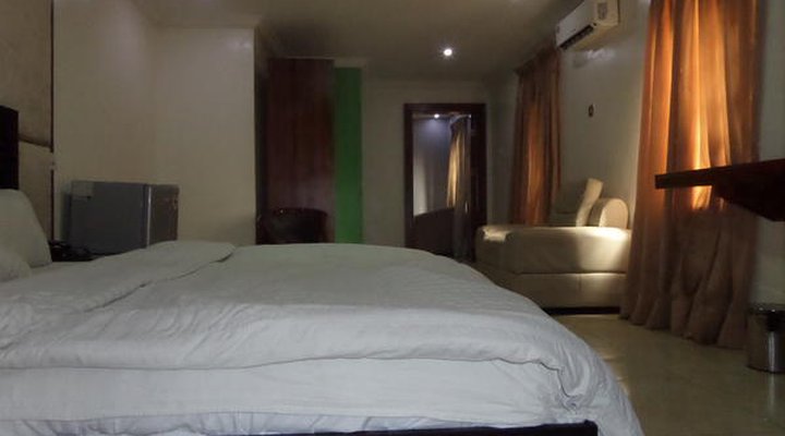 Serena Hotel & Suites