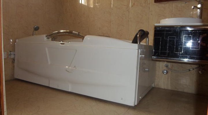 Serena Hotel & Suites