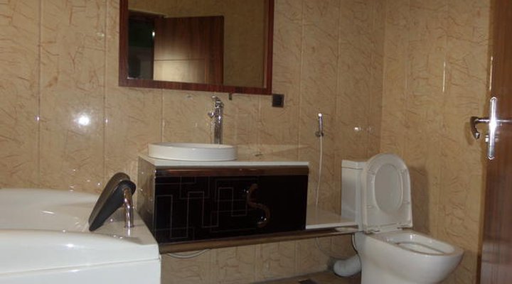 Serena Hotel & Suites