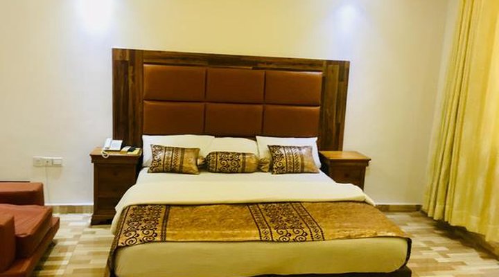 Peninsula Hotel & Towers