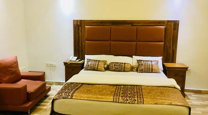 Peninsula Hotel & Towers