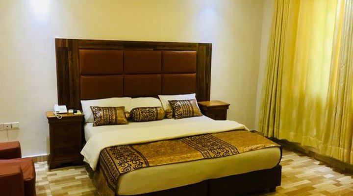 Peninsula Hotel & Towers