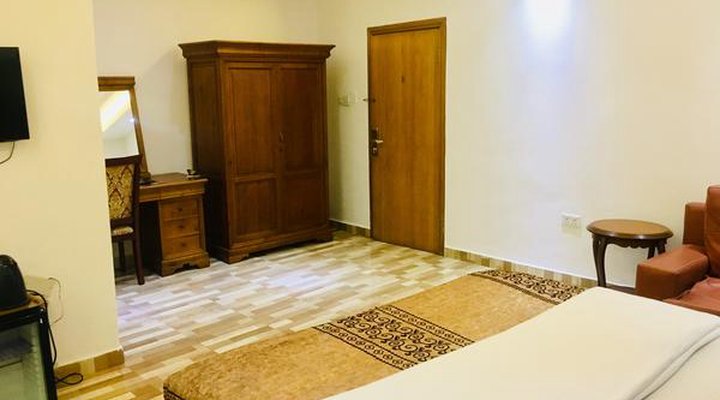 Peninsula Hotel & Towers