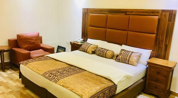 Peninsula Hotel & Towers