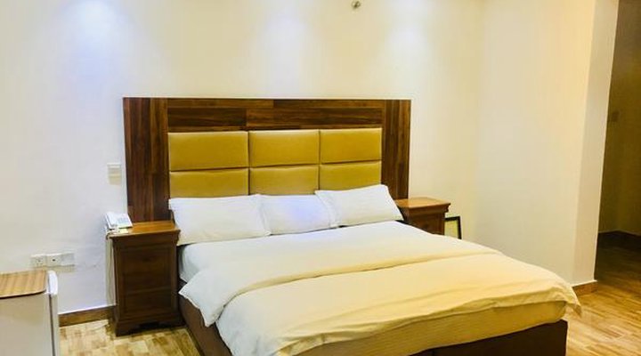 Peninsula Hotel & Towers