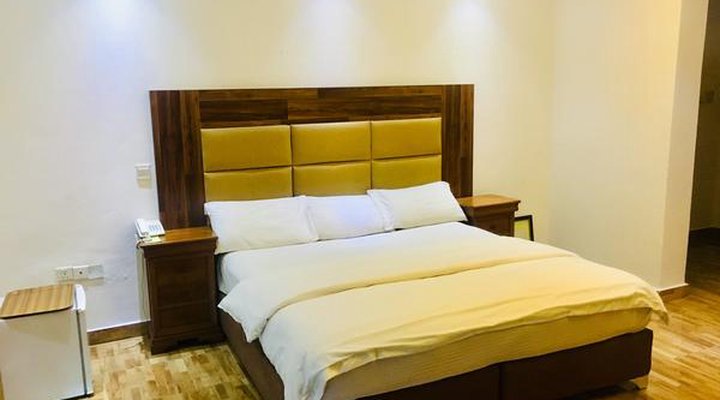 Peninsula Hotel & Towers